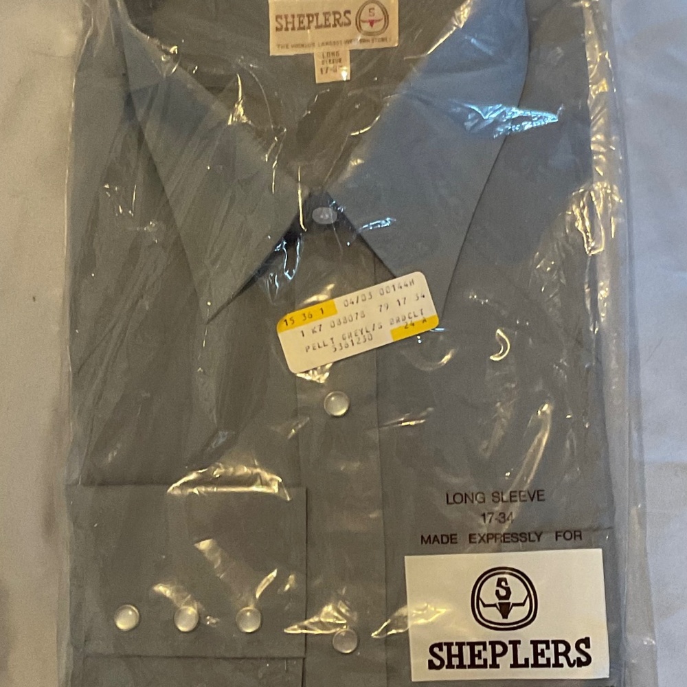 Sheplers (men’s) long sleeve shirt in gray. Small.
